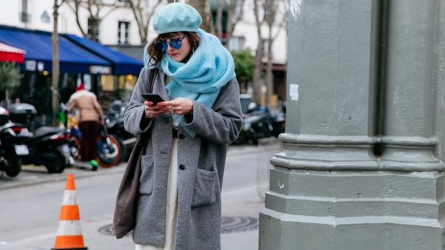 Baby it's cold outside: Τα πιο stylish κασκόλ του φετινού χειμώνα