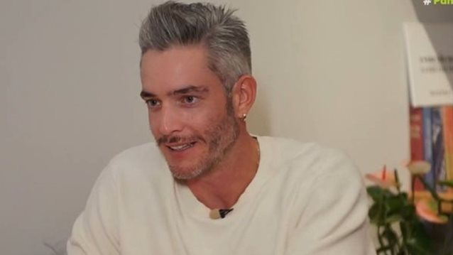 Ο Θεοχάρης Ιωαννίδης σε μια σπάνια αποκάλυψη: &quot;Έχω κάνει αρραβώνα στο παρελθόν και έχω παντρευτεί κιόλας&quot;