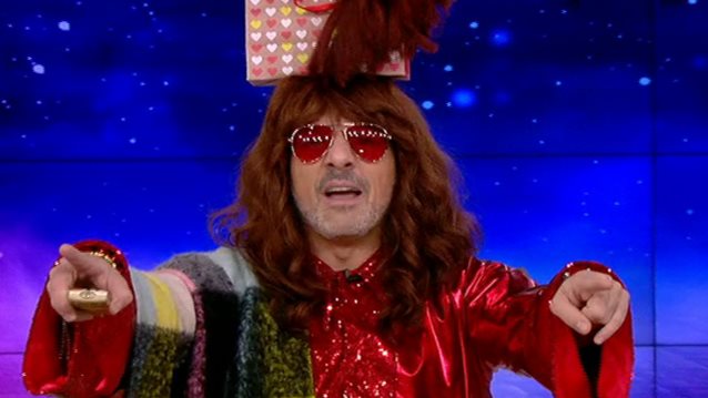 Νίκος Μουτσινάς: Το &#39;κανε! Αποδέχθηκε την πρόκληση της Γερμανού και ντύθηκε Βάνια