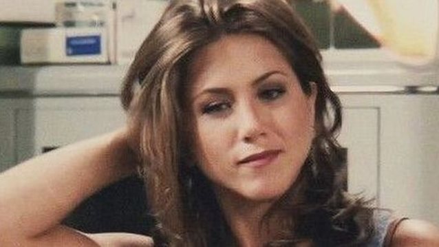 Jennifer Aniston: Ποια είναι τα fashion items που έχει κρατήσει από τα γυρίσματα των Friends;