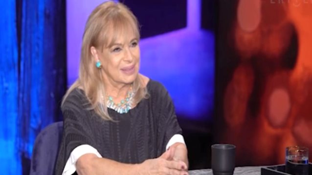 Άννα Φόνσου: "Θα ήθελα να πάρω ένα αεροπλάνο να πάω σε ένα μέρος που μου αρέσει και κάποτε να φύγω από τη ζωή. Να λένε, άραγε ζει ή δεν ζει;"