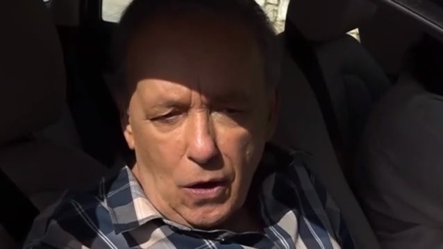 Ανδρέας Μικρούτσικος για Ελένη Μενεγάκη: "Θα πάω εκεί απρόσκλητος; Είδα ανοιχτή πόρτα να μπω; Δεν υπάρχει τέτοια γαϊδουριά από μένα"