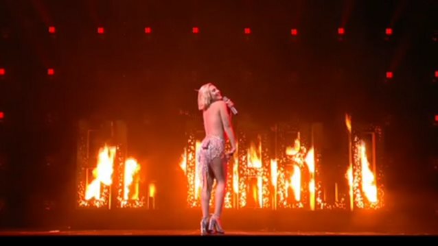 Eurovision 2021 | Η εμφάνιση της Έλενας Τσαγκρινού για την Κύπρο στον τελικό! Άφωνο το στάδιο με τη σέξι εμφάνισή της