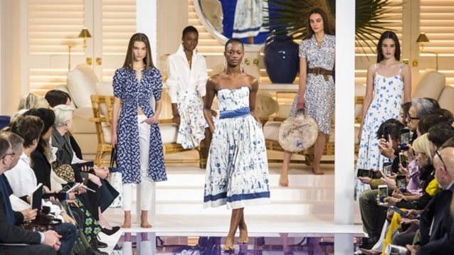 Ralph Lauren: Τα μοντέλα περπάτησαν ξυπόλυτα στο show του 
