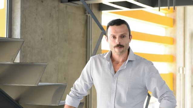 Ο Γιώργος Παπαπαύλου σοκάρει: &quot;Σκηνοθέτης έβαλε το χέρι του βίαια μέσα στο παντελόνι μου&quot;