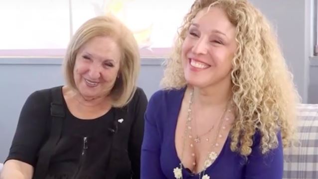 Κάρμεν Ρουγγέρη: &quot;Αν τα παιδιά δεν απαντούν στο τηλέφωνο, μπορεί να πάρω το αυτοκίνητο και να πάω σπίτι τους&quot;