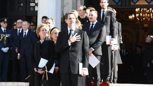 Aide-mémoire | Τηλεοπτικά gossip υπό τη σκιά του στέμματος