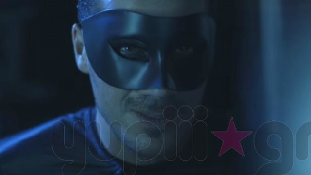 Ο Άκης Πετρετζίκης Είναι Ο KitchenMan: Το ανατρεπτικό video και το κοινωνικό μήνυμα