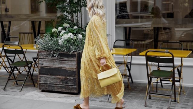 Fashion Items: 8 καλοκαιρινά ρούχα &amp; αξεσουάρ που μπορείς κρατήσεις και μετά τις διακοπές