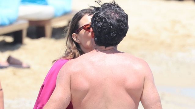 Βίκυ Καγιά &amp; Ηλίας Κρασσάς σε οικογενειακές στιγμές στη Μύκονο