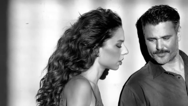 Ο Μιχάλης Λεβεντογιάννης στην επίσημη φωτογράφιση με τη νέα πρωταγωνίστρια του "Barcelona"