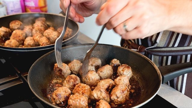 Αυτά τα κεφτεδάκια είναι καλύτερα κι από της μαμάς σου: 4 συνταγές για μερακλήδες!
