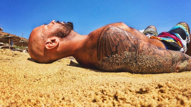 Άρης Λουμάκης: Ο mr. REC έχει τις πιο εντυπωσιακές selfies του καλοκαιριού!