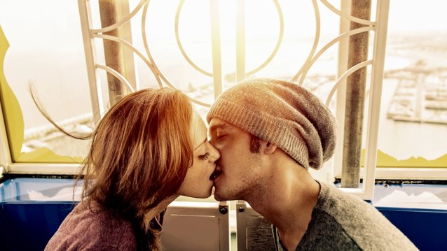 Έρωτας &amp; Σχέσεις: Τι παθαίνουν οι γυναίκες όταν σε ερωτεύονται