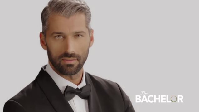 Ο Αλέξης Παππάς κάνει επίσημη πρώτη ως ο νέος &quot;Bachelor&quot; - Δείτε το εντυπωσιακό video!