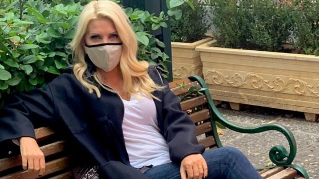 Ελένη Μενεγάκη: Χαλαρή βόλτα πριν την καραντίνα! Πού βρέθηκε;