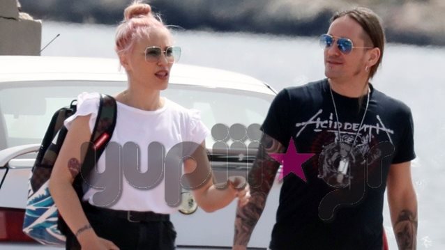 Πηνελόπη Αναστασοπούλου &amp; Φώτης Μπερνάρντο: Τρυφερά στιγμιότυπα δίπλα στη θάλασσα! Πού τους εντοπίσαμε;