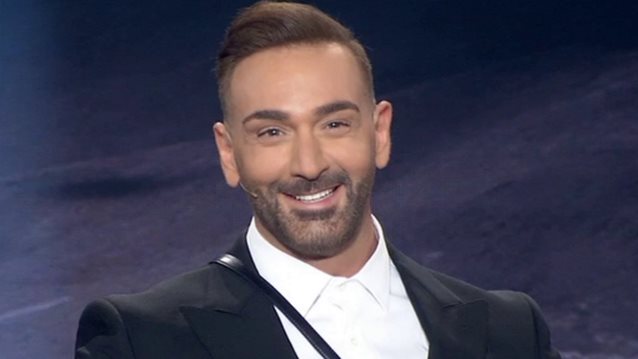 J2US | Ο Νίκος Κοκλώνης αναβίωσε το &quot;Γειά&quot; της Βανδή on stage