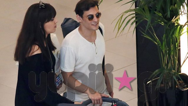 Σταύρος Σβήγκος: Η πρώτη δημόσια εμφάνιση με την σύζυγο και το παιδί του! Όλες οι φωτογραφίες