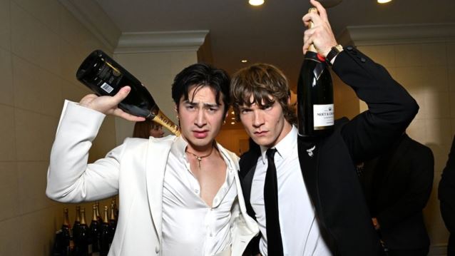 Golden Globes Report | Οι so hot right now πρωταγωνιστές του "Heated Rivalry", η συνάντηση Lopez - Garner &amp; η τρυφερή στιγμή της βραδιάς