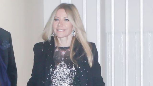 Μαριάννα Λάτση | Με mini glam φόρεμα σε κοσμικό gala και γοητευτικό συνοδό στο πλευρό της