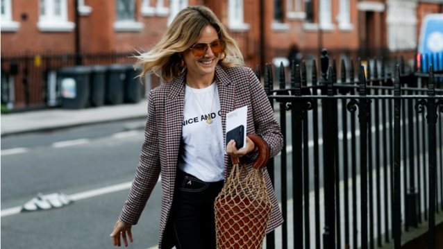 Πώς το καρό σακάκι έγινε το κομμάτι- πρωταγωνιστής της σεζόν
: Αν λείπει κάτι από την γκαρνταρόμπα σου, είναι σίγουρα αυτό
