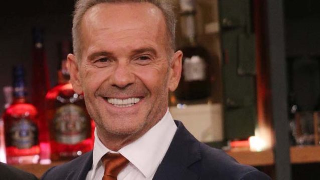 Πέτρος Κωστόπουλος: Στη θέση του Λιάγκα! Το απίστευτο τρολάρισμα στον αέρα του Late Night