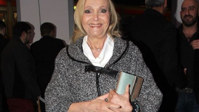 Νέλλη Γκίνη: Με την απόλυτη τάση των 70s σε βραδινή έξοδο με τον Βαγγέλη Σειληνό και την Τζένη Βάνου