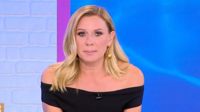 Λύγισε η Κατερίνα Καραβάτου on air: &quot;Με είδε από μακριά, με αγκάλιασε, ζητώντας ένα πράγμα..&quot;