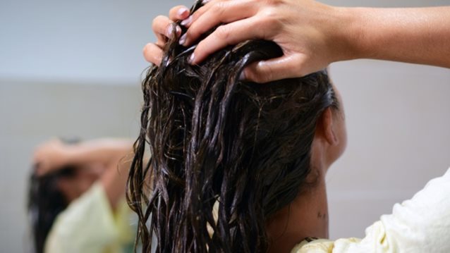 Πώς να φτιάξω μάσκα μαλλιών;: 5 εύκολες συνταγές με φυσικά συστατικά