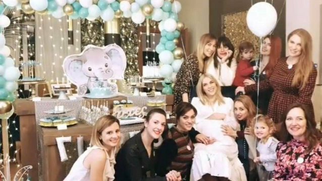 Μαντώ Γαστεράτου : Οι τρυφερές φωτογραφίες και οι εκπλήξεις για το baby shower λίγες ημέρες πριν γεννήσει