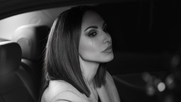 Ολοκαίνουργια Λένα Ζευγαρά αποκλειστικά στον  92,3 Λάμψη