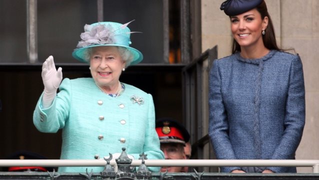 Kate Middleton
: Η κοινή εμφάνιση με την βασίλισσα Ελισάβετ έπειτα από 7 χρόνια