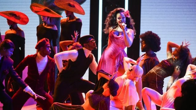 Rihanna: Γιατί όλοι μιλούν για τη χθεσινή εμφάνιση της πάνω στη σκηνή;
