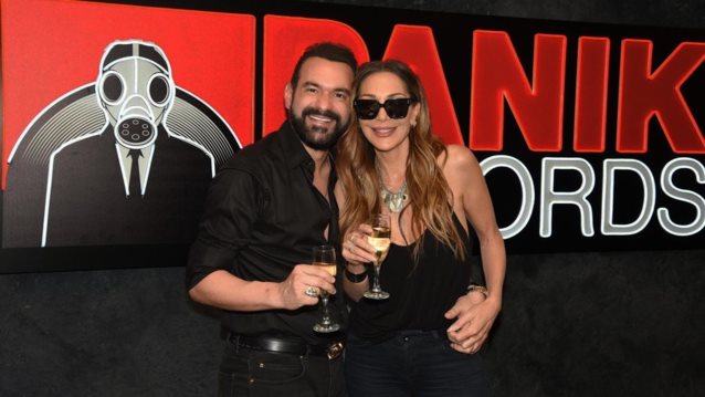 Η Δέσποινα Βανδή συνεχίζει στην Panik Records