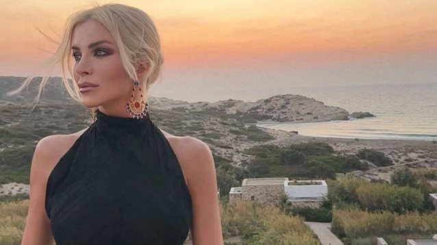 Η Κατερίνα Καινούργιου &amp; το "πύρινο φιλί" μπροστά στο ηλιοβασίλεμα