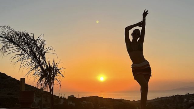 Ελένη Φουρέιρα | Ποζάρει αγκαλιά με τον γιο της στην Κρήτη