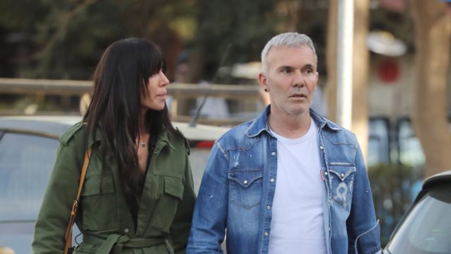 Ο Στέλιος Ρόκκος σε μια σπάνια δημόσια εμφάνιση με τη σύζυγό του, Λελέ Γκόφα