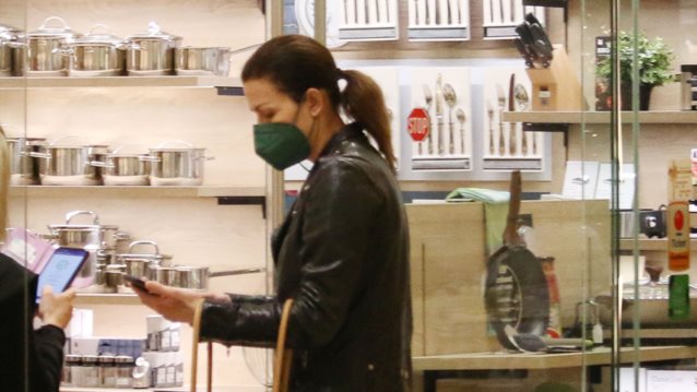 Η Τζίνα Αλιμόνου σε χαλαρές στιγμές στο Golden Hall