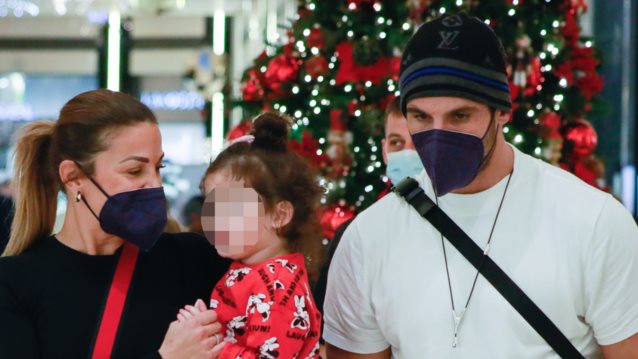 Η Ελένη Χατζίδου &amp; ο Ετεοκλής Παύλου σε χαλαρές οικογενειακές στιγμές με την κόρη τους