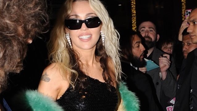 Miley Cyrus | Αποκαλύπτει ότι γνώρισε τον σύντροφό της σε ραντεβού στα τυφλά