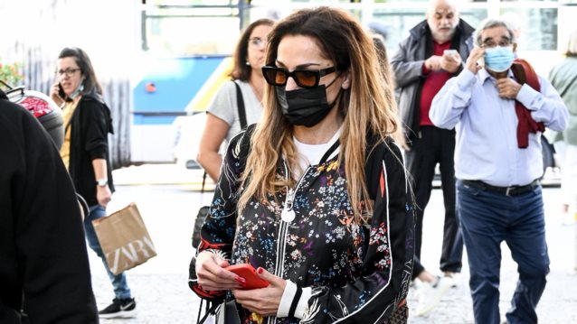 Δέσποινα Βανδή | Με αθλητικό στυλ και χωρίς μακιγιάζ στο κέντρο της Αθήνας