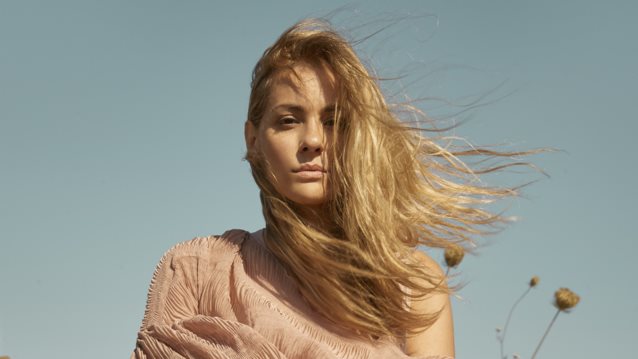 Νατάσσα Μποφιλιου | Διέκοψε τη συναυλία της στο Λουτρακι λόγω ξαφνικής αδιαθεσίας