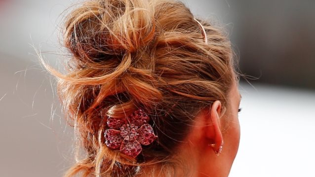 Messy Bun | 3 γιορτινές εκδοχές του πιο trendy &quot;επιμελώς ατημέλητου&quot; κότσου