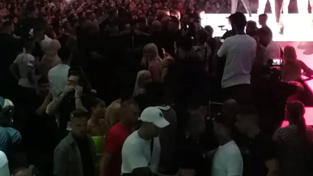 Επεισόδιο μεταξύ SNIK &amp; Light κατά τη διάρκεια των MAD VMA 2022 - Διακόπηκε η απονομή