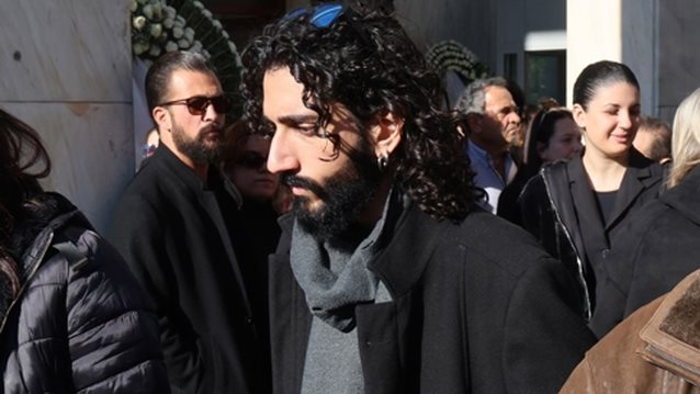 Το τελευταίο αντίο στον Δημήτρη Ήμελλο | Συντετριμμένος ο γιος του, Φοίβος