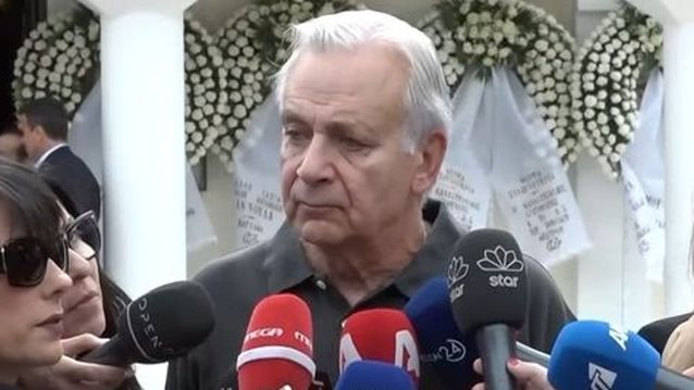 Συγκλονισμένος ο Αλέξανδρος Αντωνόπουλος στην κηδεία της Άννας Παναγιωτοπούλου: &quot;Δεν μπορώ να πω κάτι άλλο&quot;