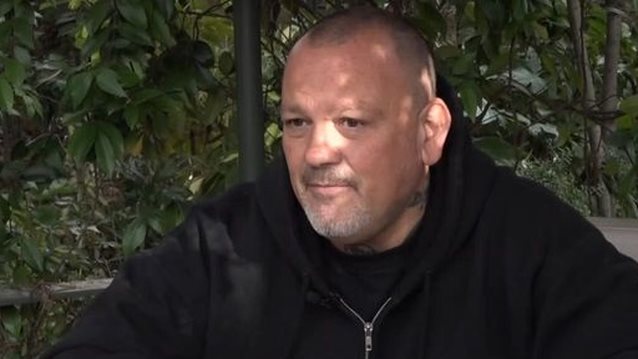 Ο Δημήτρης Σκαρμούτσος απαντά στις φήμες χωρισμού: &quot;Υπάρχει ένα παιδί στη μέση&quot;