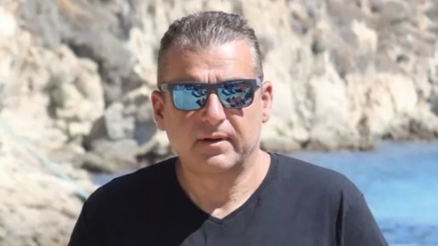 Οι νέες φωτογραφίες από τις διακοπές του Γιώργου Λιάγκα  με τους γιους του στην Τήνο