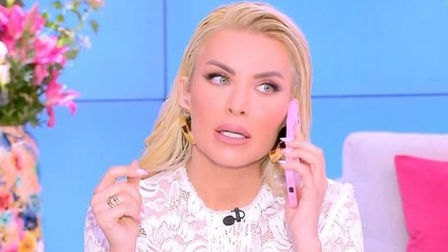 Η Κατερίνα Καινούργιου τηλεφώνησε on air στον Γιώργο Λιάγκα μετά την ειδοποίηση για βόμβα: "Με έχει μπλοκάρει;"